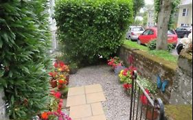 Spacious 2 Bedroom Apartment Near Seafront