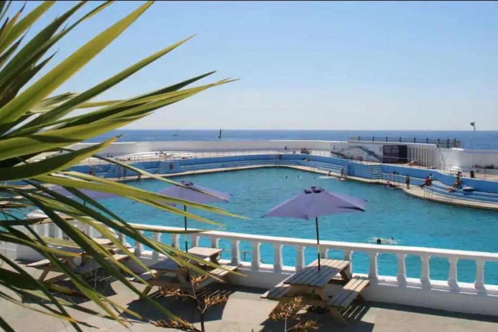 Spacious 2 Bedroom Apartment Near Seafront Penzance Exterior photo